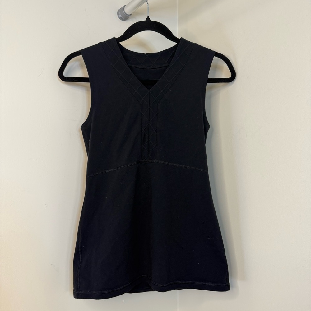 Lululemon Women’s Black Sleeveless V-Neck Athletic Tank – Fits Like Medium